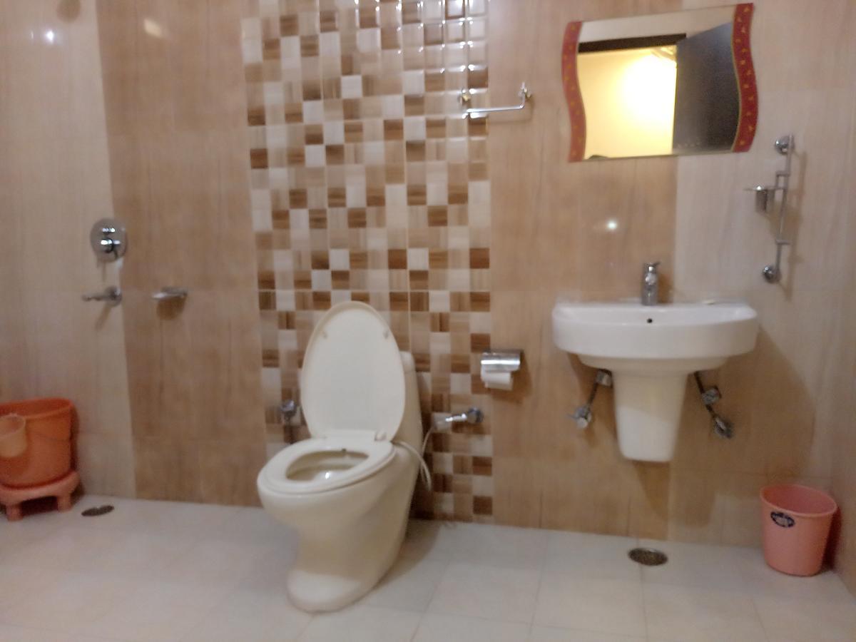 דלהאוזי Hotel Wildrose מראה חיצוני תמונה